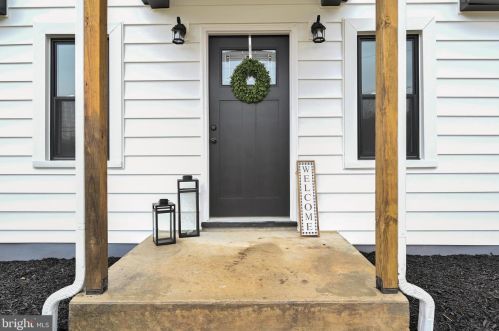 3489 Lower Glades Rd, York PA  17406-6930 exterior