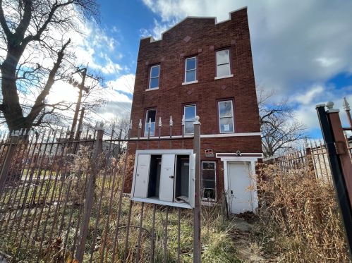 6640 Carpenter St, Chicago, IL 60621-1212