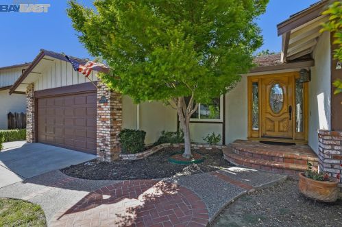 18561 Greenridge Ct, Hayward, CA 94552-1809