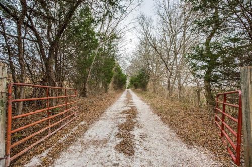 2664 Rose Hl Rd, Whitewright TX exterior