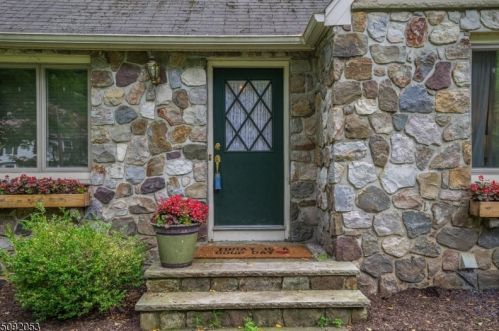 64 Whippoorwill Ln, Sparta, NJ 07871-1345