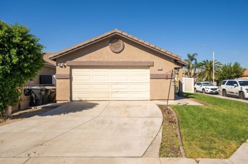 593 Award Dr, Colton, CA 92324-2684
