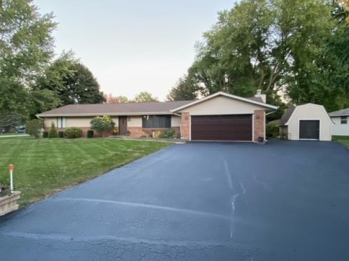 4402 Redwood Dr, Rockford, IL 61109-3541