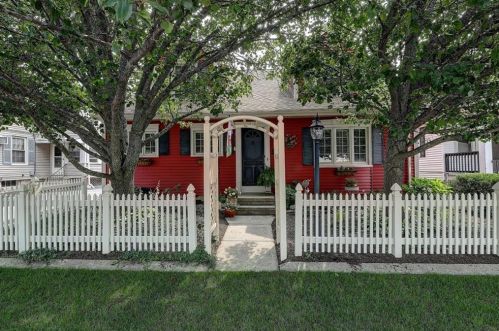 176 Bailey St, Woonsocket, RI 02895-6302