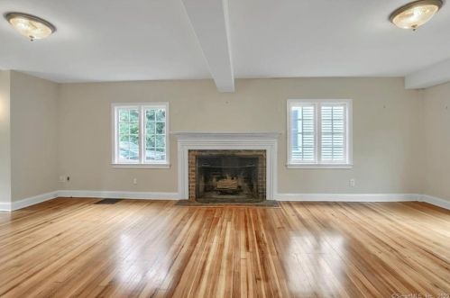 5 Hazel St, Norwalk CT  06851-3016 exterior