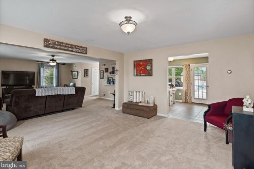 22 Meade Dr, Carlisle PA 17013-8141 exterior