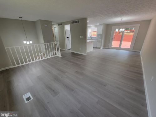 7598 Springfield Hills Dr, Springfield VA  22153-3123 exterior