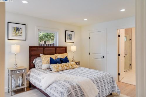 1867 Pleasant Hill Rd, Concord CA  94523-4040 exterior