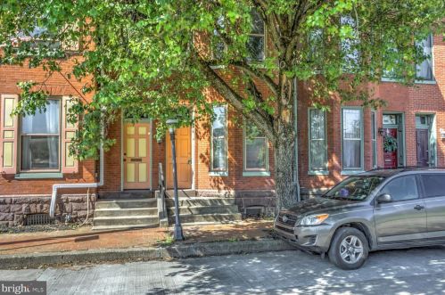 548 Race St, Harrisburg, PA 17104-1646