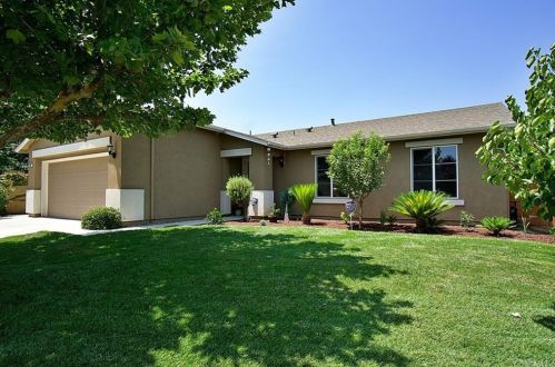 2560 Adrian Ave, Fresno, CA 93725-4020