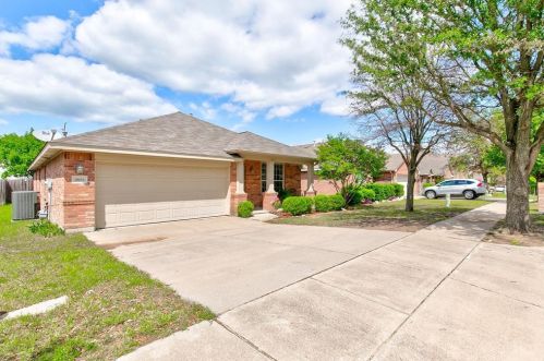 10616 Lipan Trl, Fort Worth TX  76108-6921 exterior