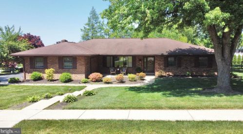 3465 Blackfriar Ln, York, PA 17402-4376