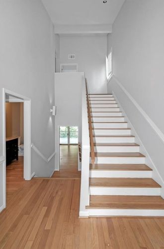 1086 Burton Dr, Atlanta GA  30329-4012 exterior