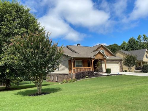 1505 Guthrie Crossing Dr, Loganville, GA 30052-9403