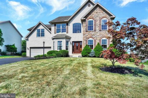 1433 Farm Cross Way, York PA  17408-8537 exterior