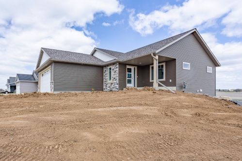 411 Keystone Dr, Pine Island, MN 55963-7593