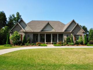 8822 Centergrove Place Ct, Clemmons, NC 27012-9382
