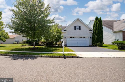 9 Garfield Ct, Columbus, NJ 08022-2301