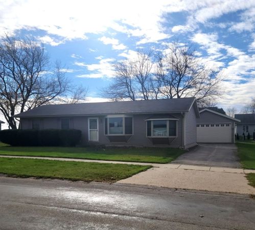 103 Southview Dr, Hillcrest, IL 61068-2137