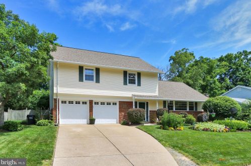 8410 Fenwood Dr, Springfield, VA 22152-1607