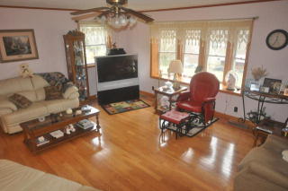 514 Pine St, Byrdstown, TN 38549-2434