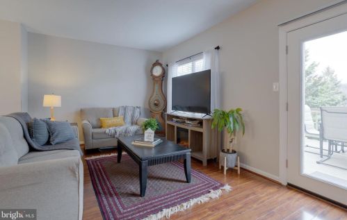 8816 Ridge Hollow Ct, Springfield VA  22152-1424 exterior