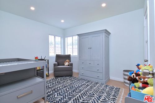 15220 Morrison St, Van Nuys CA  91403-1503 exterior