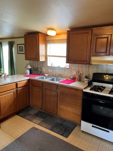 18 Springbrook St, Hinsdale, NH 03451-2444