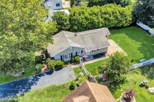 40 Cannon Rd, East Freehold, NJ 07728-1404