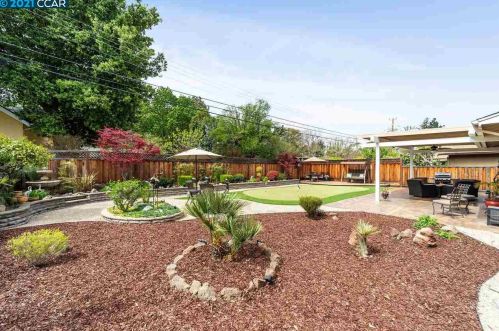 907 Hastings Dr, Concord CA  94518-3821 exterior