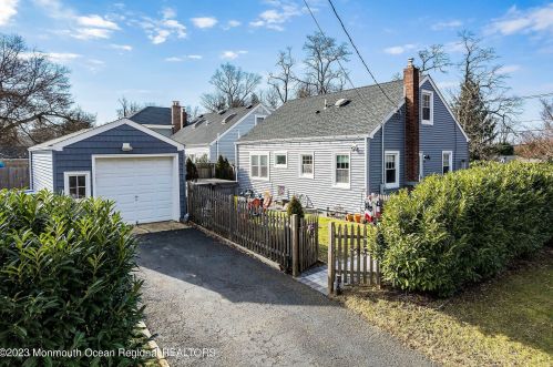 605 Front St, Tinton Falls NJ  07701-5515 exterior