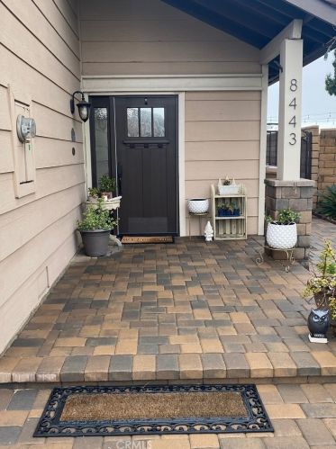 8443 Saratoga St, Anaheim, CA 92808-1224