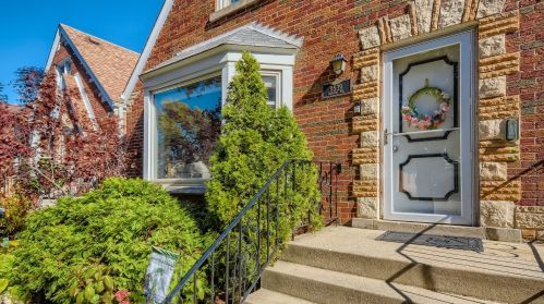 9539 Hamlin Ave, Chicago, IL 60805-2030