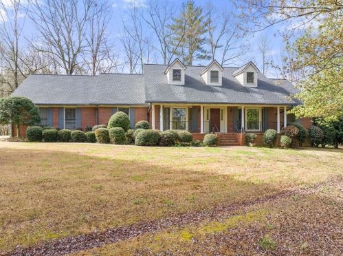 176 Thunder Ridge Dr, Cleveland, GA 30528-8951