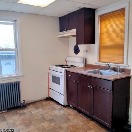 442 9th St, Newark, NJ 07103-2042
