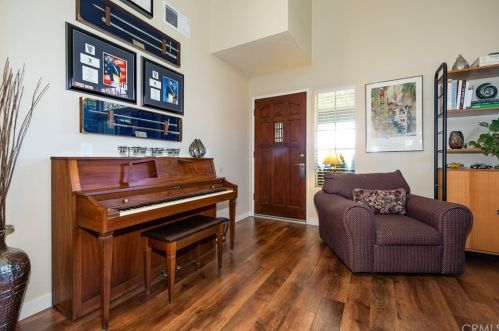 1022 Jasmine St, Redlands, CA 92374-4925
