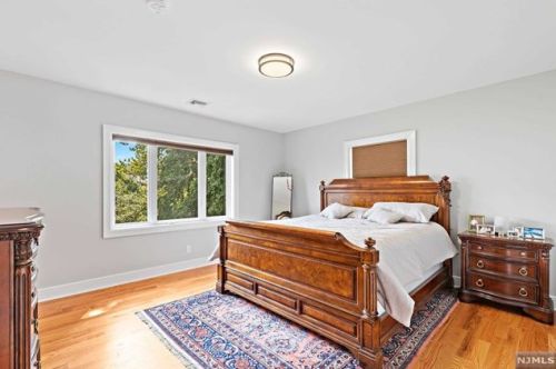371 Esplanade Pl, Cliffside Park, NJ 07010-2708