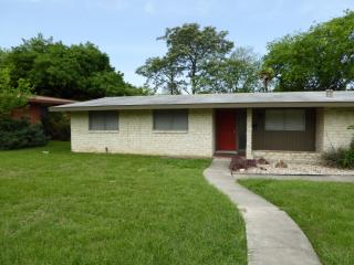 723 Oblate Dr, San Antonio TX  78216-7329 exterior
