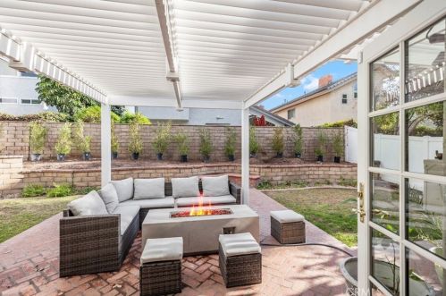 10 Vispera, Irvine CA  92620-2127 exterior