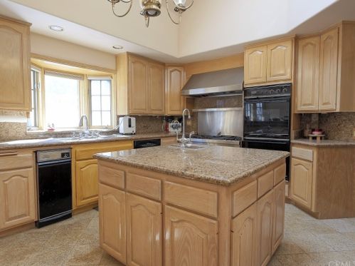 141 Peralta Hills Dr, Anaheim CA  92807-3424 exterior
