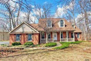 4487 Estate Dr, York, PA 17408-8875