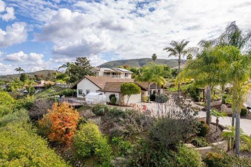 1101 La Sombra Dr, San Marcos, CA 92078-1365