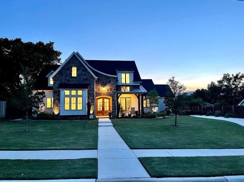 6917 Crane Rd, Fort Worth, TX 76182-4308