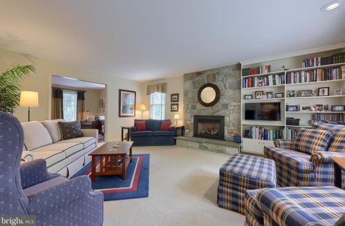 142 Bentley Ln, Lancaster PA  17603-6204 exterior