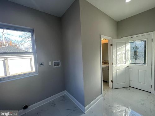 6805 11 St, Philadelphia PA 19147-1244 exterior