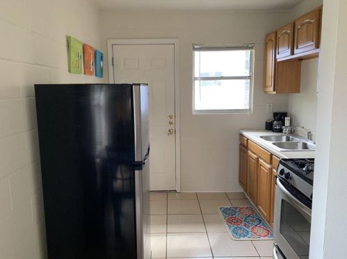 1704 Cedar Ave, Austin TX  78702-1428 exterior