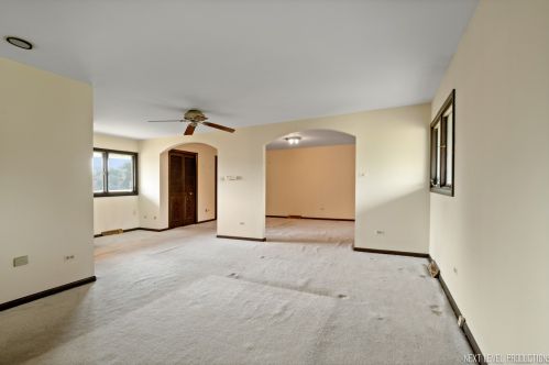 6765 County Line Ln, Willowbrook IL  60527-5726 exterior