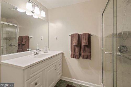 704 Pebble Bch Dr, Silver Spring MD 20904-3576 exterior