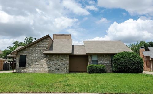 6925 Sierra Dr, Fort Worth TX 76116-3915 exterior