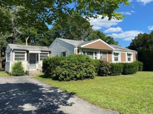 78 Farnum Rd, Warwick, RI 02888-3951